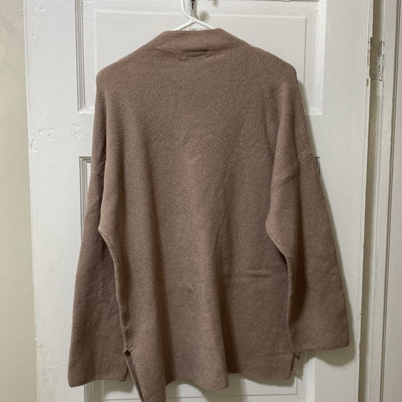 NWT urban outfitters oversized mock neck taupe sweater - Picture 4 of 6